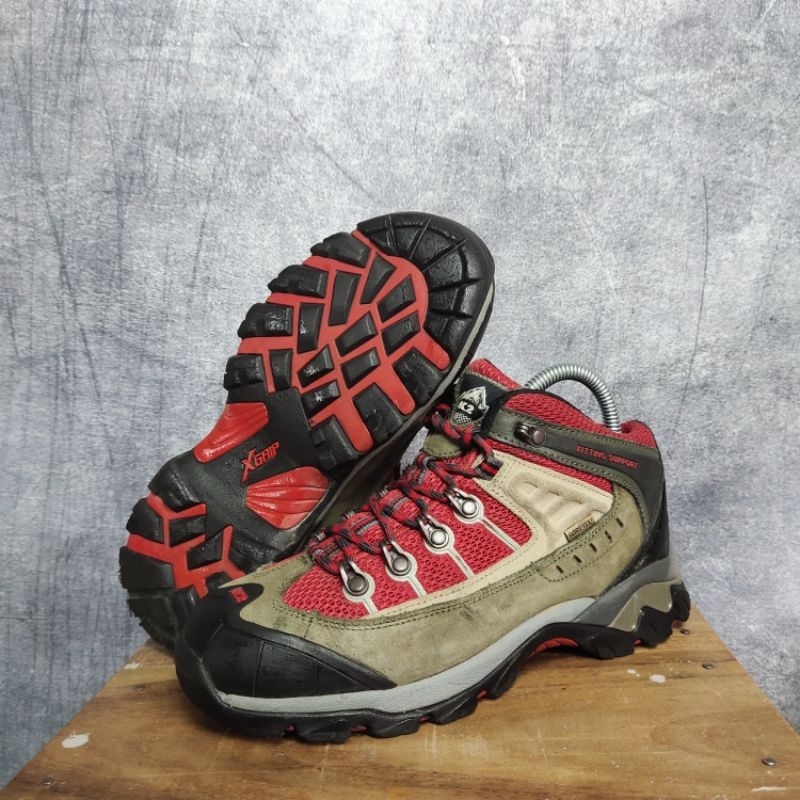 sepatu gunung k2