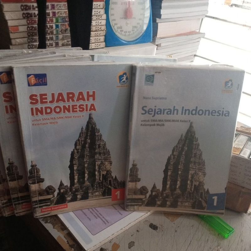BUKU SEJARAH INDONESIA UNTUK SMA KELAS 10/X/1 KELOMPOK WAJIB K13 REVISI PENERBIT FACIL GRAFINDO