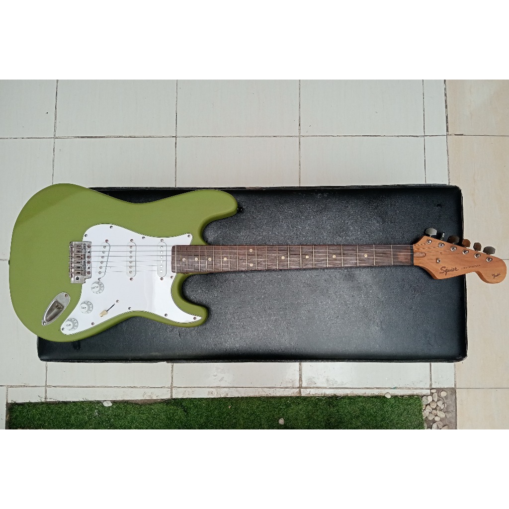 Gitar Listrik Squier Custom