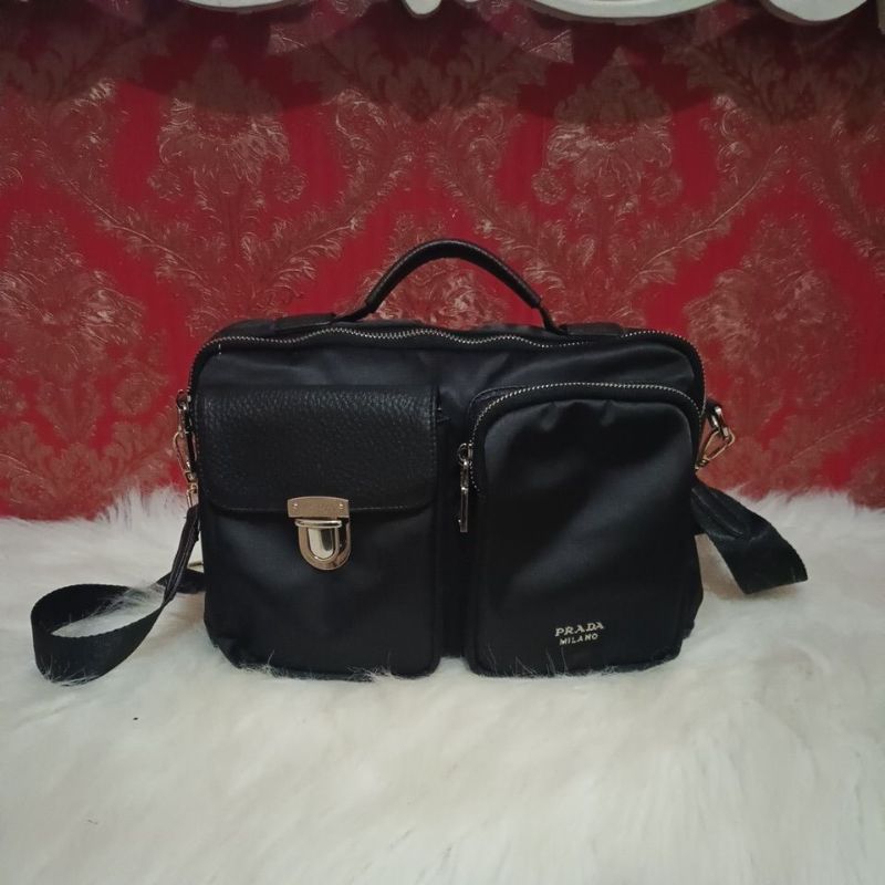 TAS PRADA** HITAM / TAS HITAM PREDONG KULIT NILON / TAS PRADA** ORIGINAL HITAM PRELOVED /PREDONG BAG