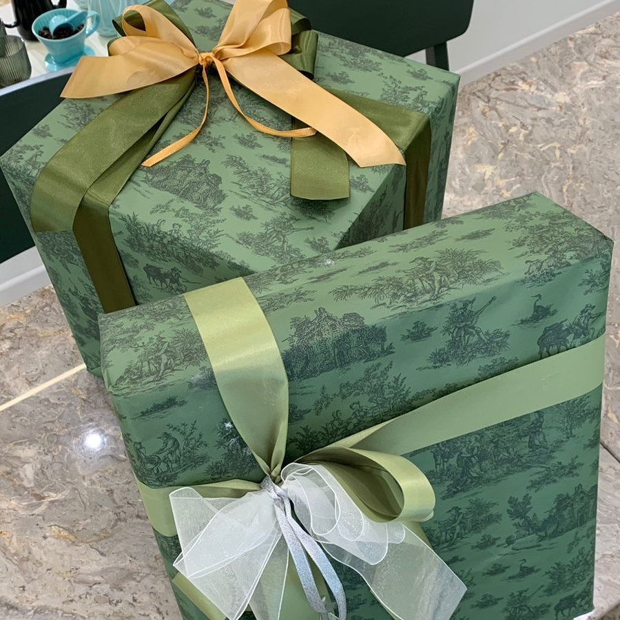 

RK Saint James Kertas Kado dan Pita (HANYA UNTUK PESANAN INSTANT)