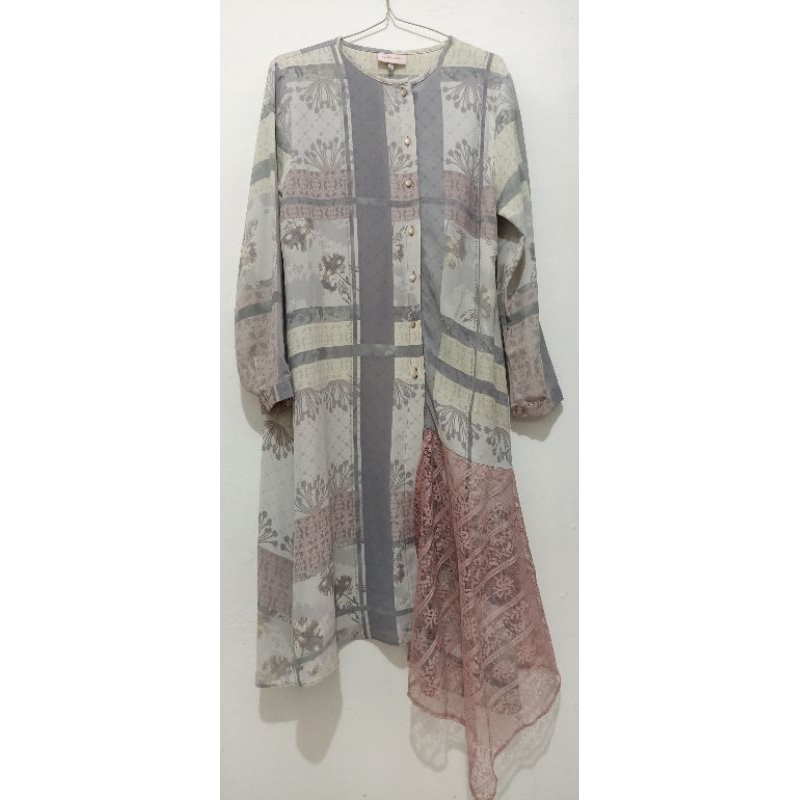 Ria Miranda Tesias Tunik