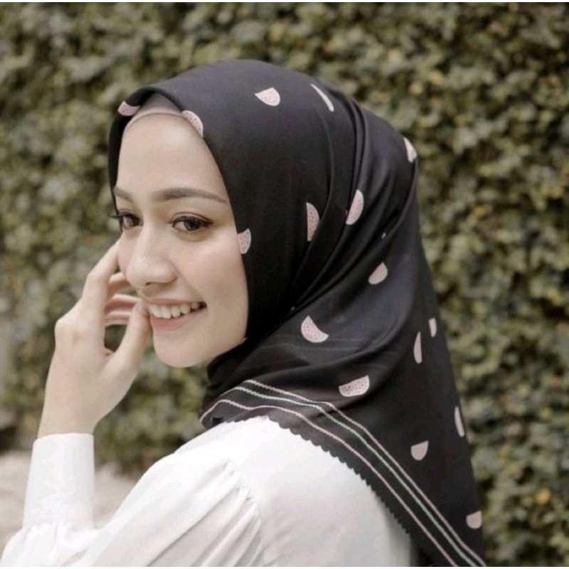 Ceria scarf Semangka Hitam by Vanilla Hijab original/ori (preloved/pl)