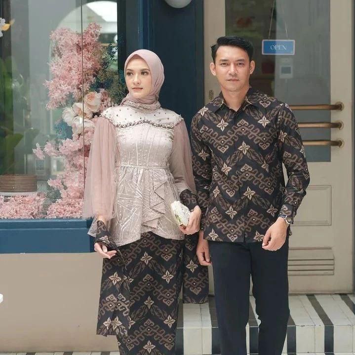 Fairyrozi Setelan Couple Kebaya Modern Vanilla Nude Wanita Allsize & Kemeja Pria Lengan Panjang L XL
