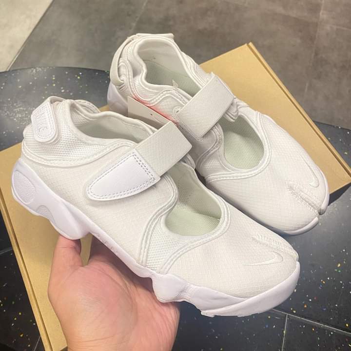 Nike Rift Beige Size (35,5 insole 22cm) Rp. 1.720.000,-(Include Box Pengganti )