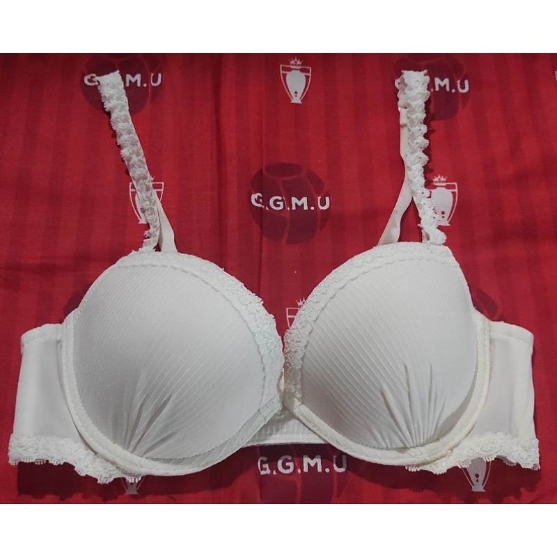 Bra warna Putih motif Renda merk Young Hearts Preloved