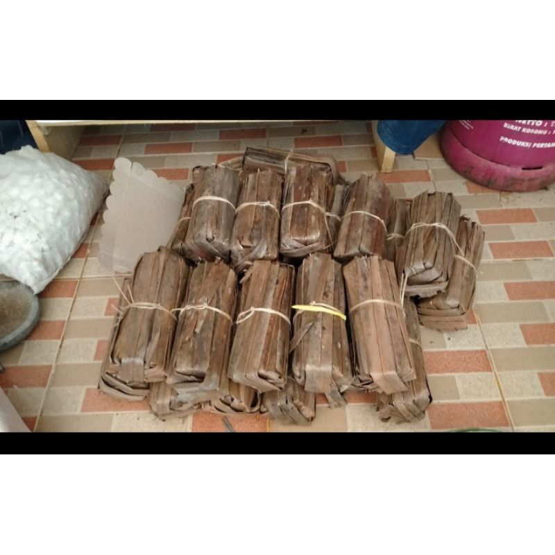 

Gula Aren Bungkus daun 100% asli dari jawa barat Berat 1kg