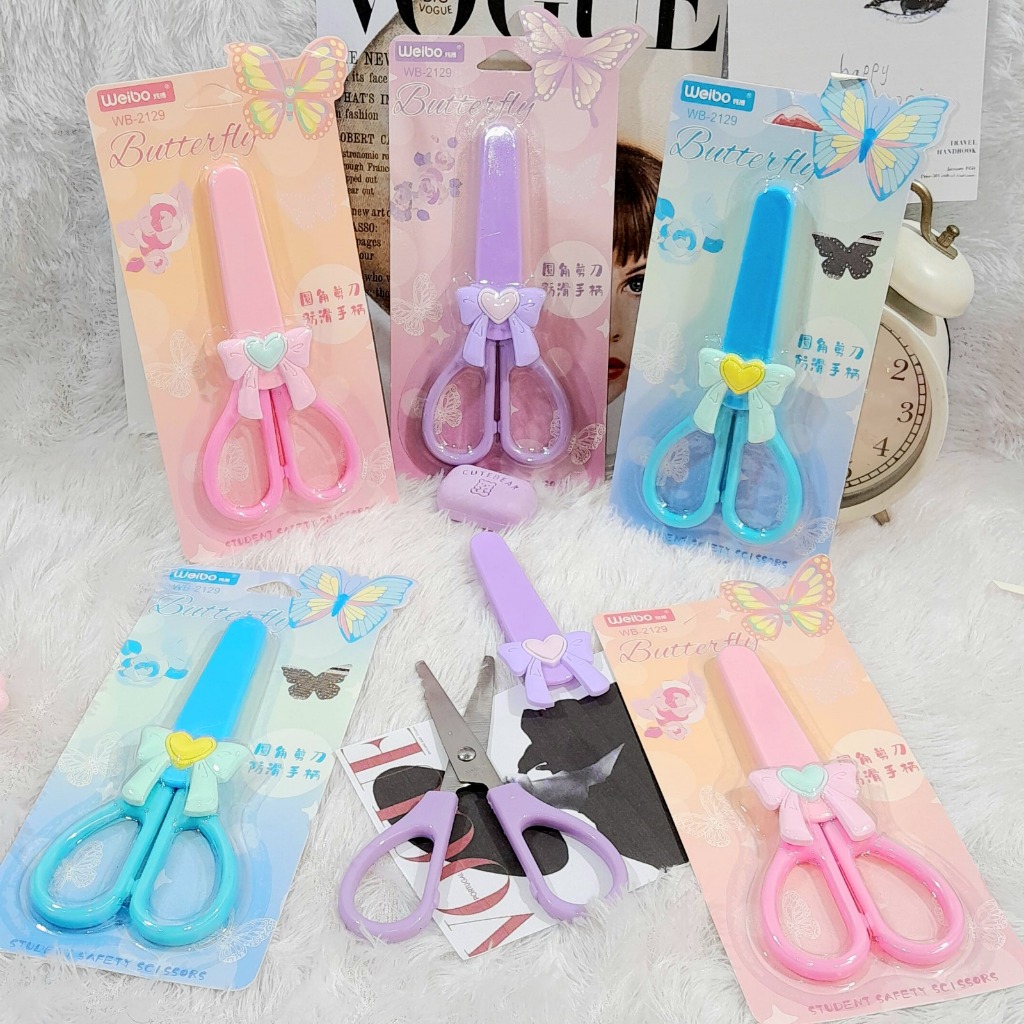 

Gunting Kertas Motif Pita Love Unik Lucu FREE Pelindung Ready 3 Warna Harga Pink Biru Ungu / Scissors Stationary Alat Tulis Sekolah Anak Kekinian Kualitas Terbaik Bisa Grosir dan COD