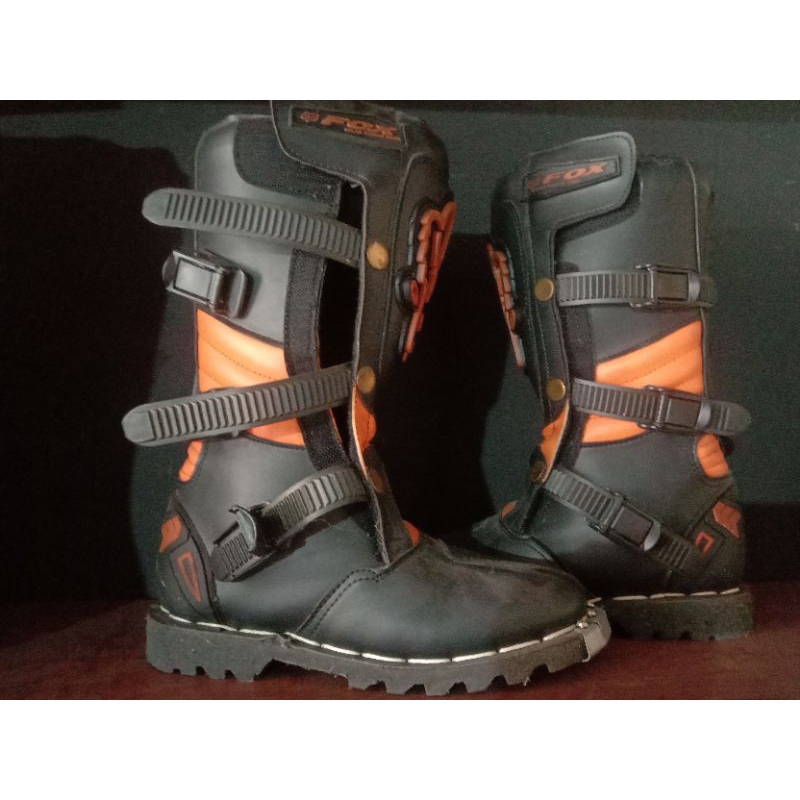 SEPATU TRAIL ANAK LOKAL