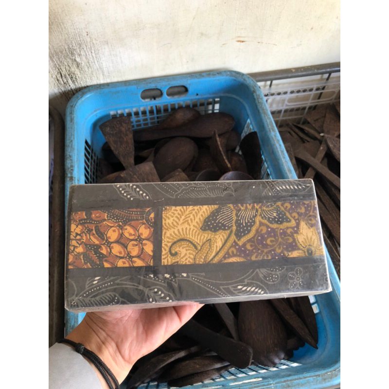 

KOTAK PENSIL motif batik khas indonesia , kotak pensil tradisional