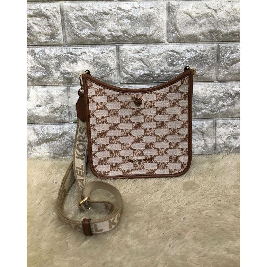 0508-130 MICHAEL KORS BRILEY C CROSSBODY VANILLA BROWN SIGNATURE