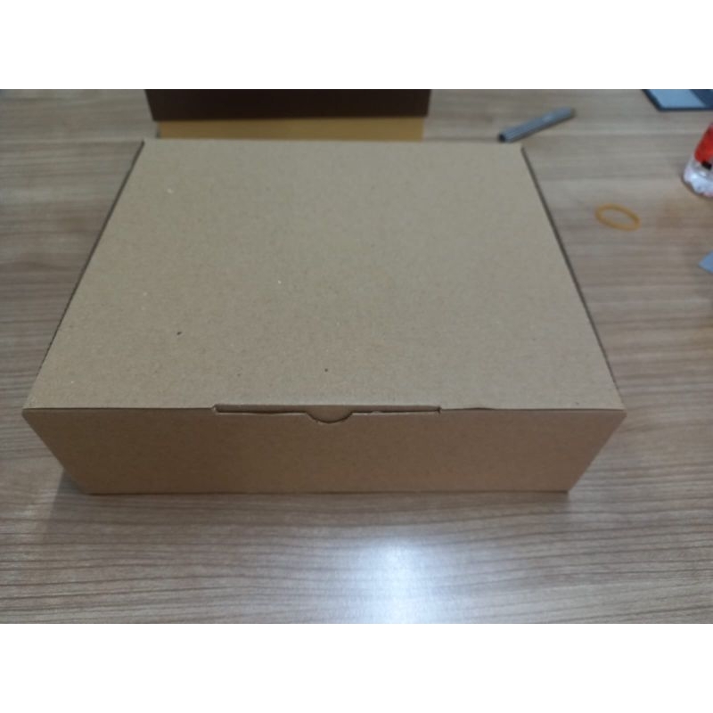 

Box Die Cut ukuran 24×18×7 cm | Box packaging