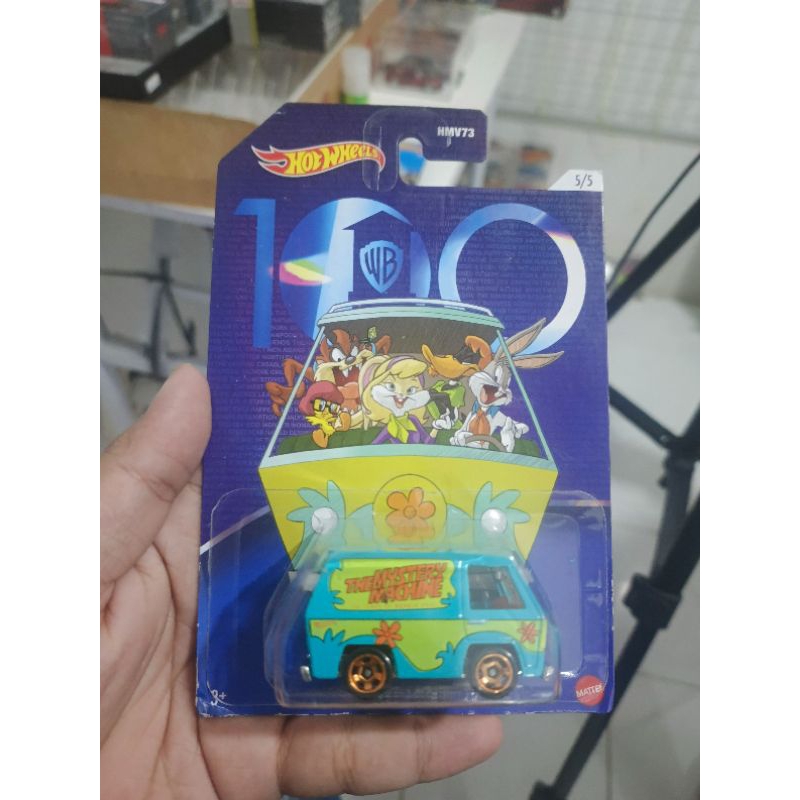 Hot wheels mystery machine