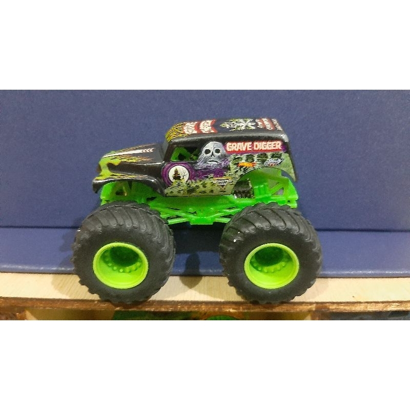 monster jam hot wheels Grave Digger loose okk