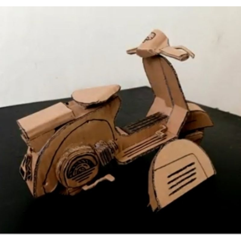 

Prakarya Motor vespa dari kardus