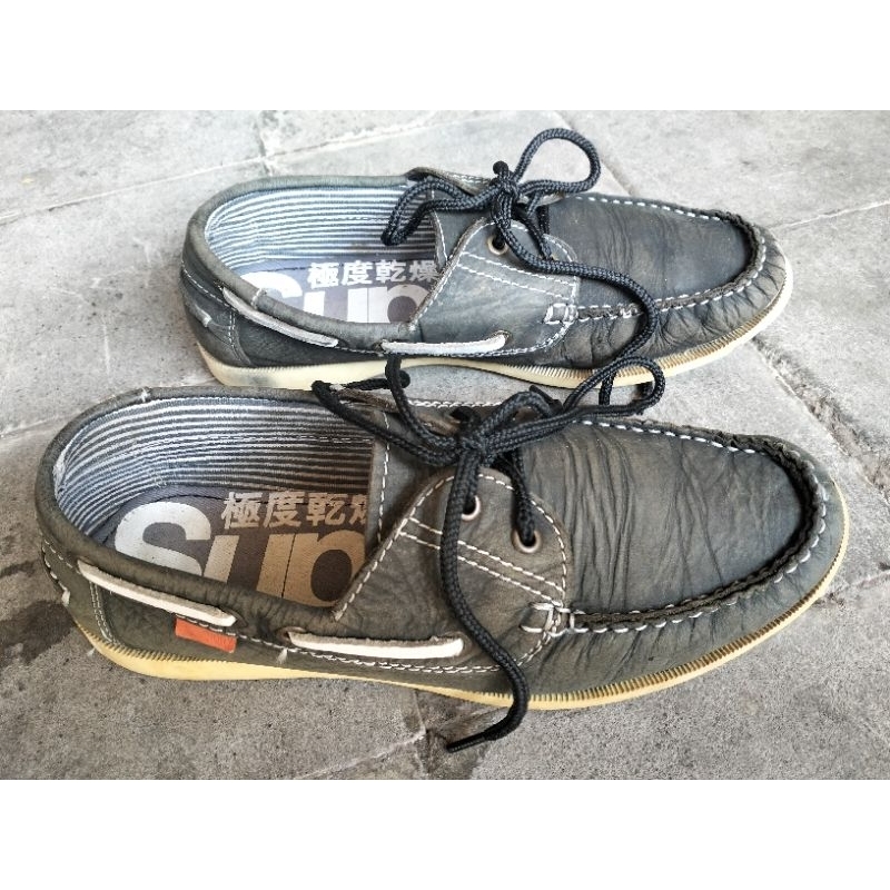 sepatu santai kasual kulit Superdry 42 second