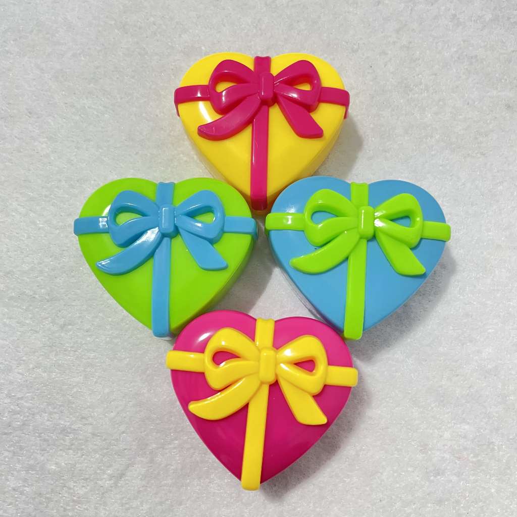 

SATUAN Rautan Kado Love Pita Pengserut Peraut Pensil Bentuk Heart Gift Box Seliver Seliper Serutan Perlengkapan Sekolah Anak Pertajam Pencil Super Tajam Murah Terjangkau Orotan Petelot Manual Putar Lancip Stationery Penajam Orot Grosir Prakarya Malang