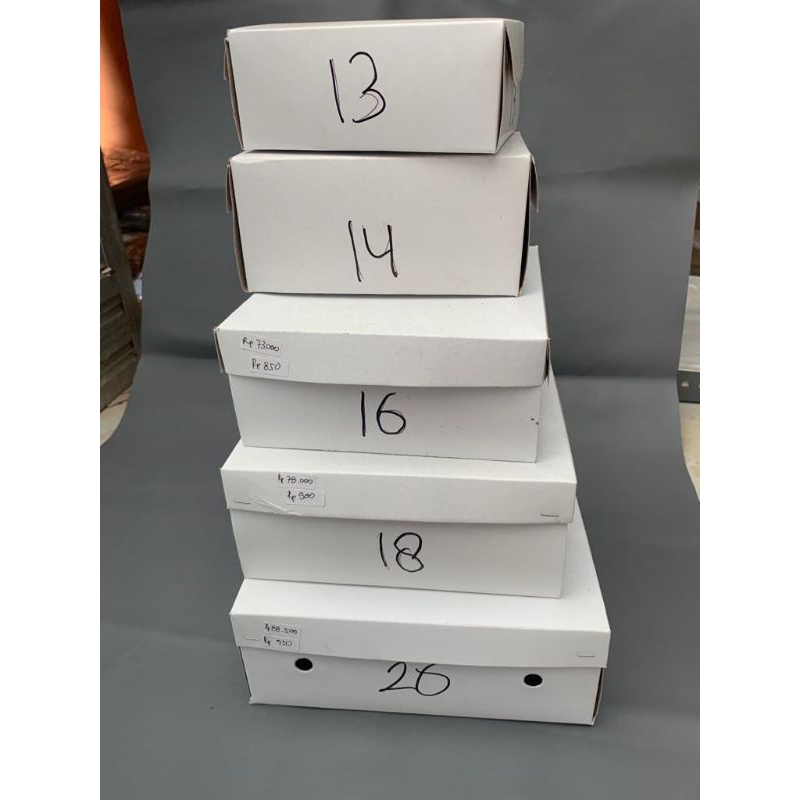 

Kardus dus snack polos putih Makanan Jajanan ukuran 13/14/16/18/20/22/24