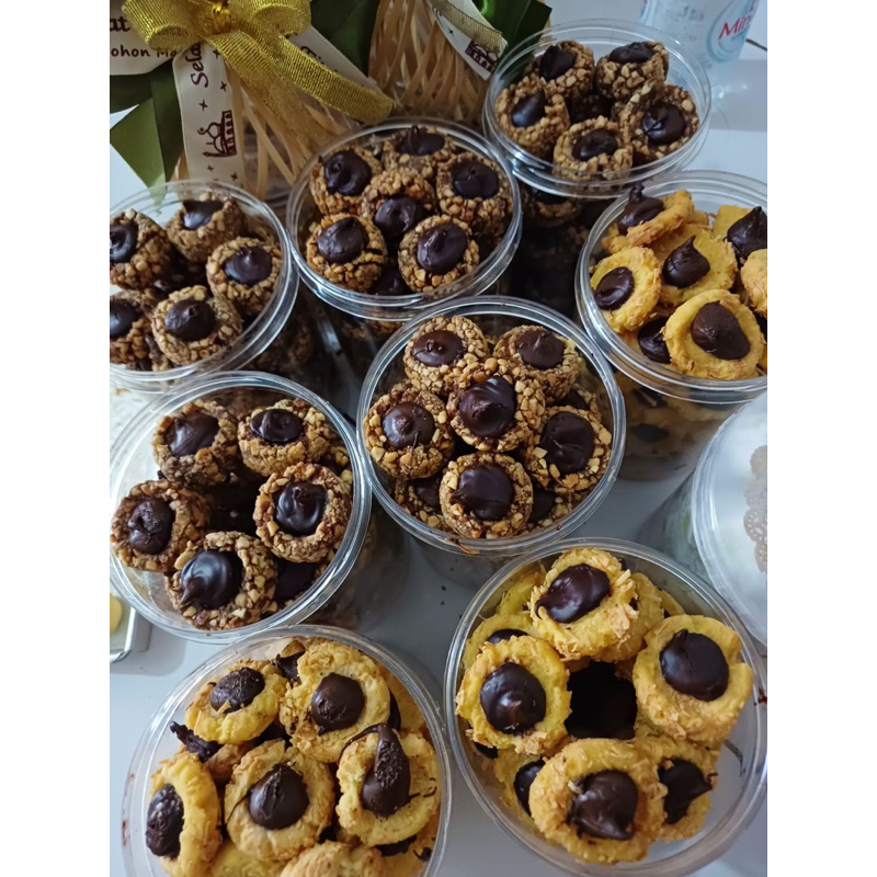 

Coklat Kacang - Coklat Keju - Putri Salju - Nastar