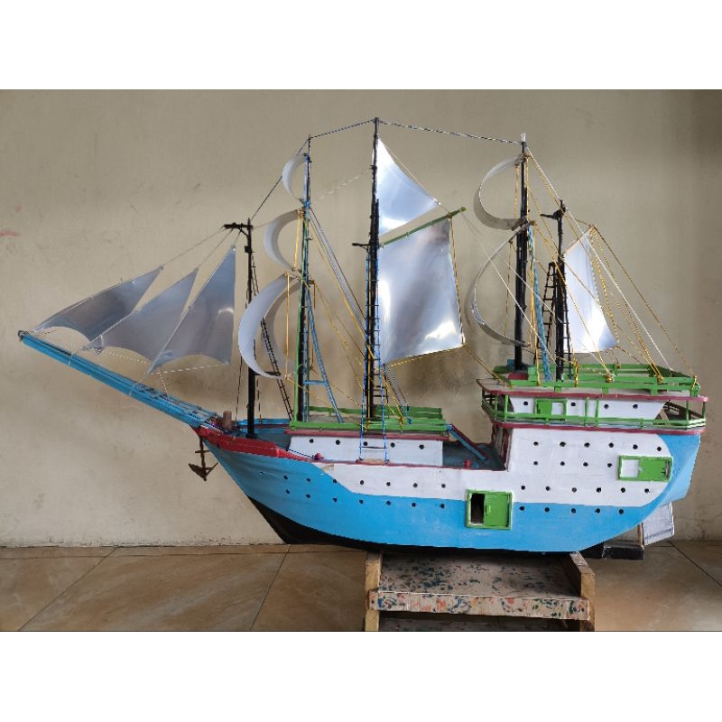 Miniatur Kapal Layar Kayu