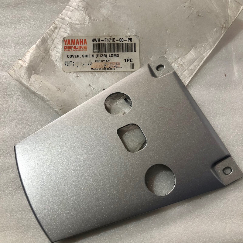 PET SAMBUNGAN BODI BODY BELAKANG F1ZR FIZR SILVER MILLENIUM LGM3 | 4WH-F171E-00-P0