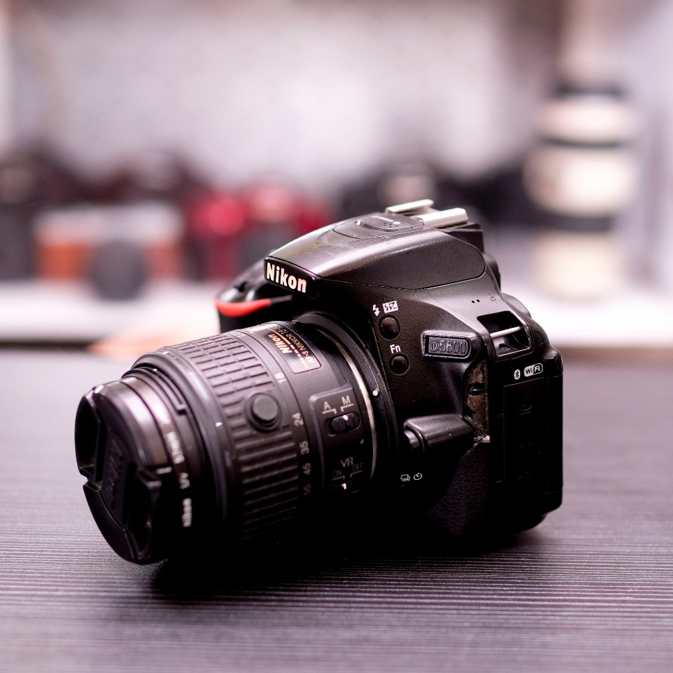 Nikon D5600 Lensa Kit 18-55mm Kamera DSLR