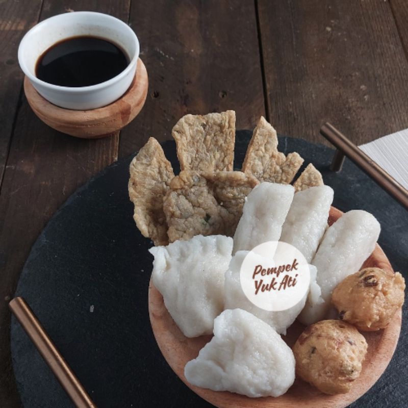 

Pempek Kecil Paket Frozen 10 pcs + Cuko 160 ml - PEMPEK YUK ATI