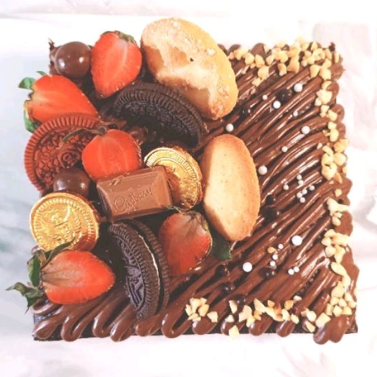 

Brownies Fruit Cake (Size : 15x15 cm)/Fudgy Brownies/Bolu Ultah/Aldora Bakery