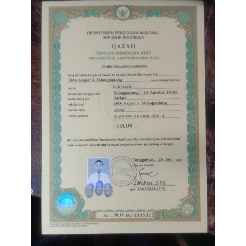 

Dokumen Sekolah Menengah Atas / Sekolah Menengah Kejuruan Aspal