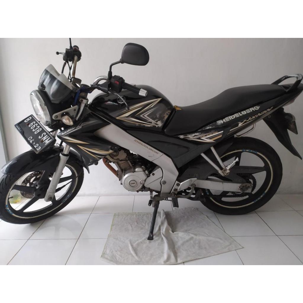 STIKER STICKER STRIPING YAMAHA VIXION OLD 2008 2009 LIST LES BODY MOTOR VIXION OLD 2008 2009