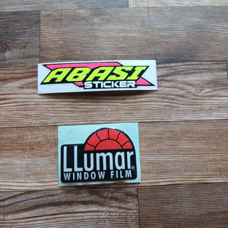 emblem LLUMAR WINDOW FILM