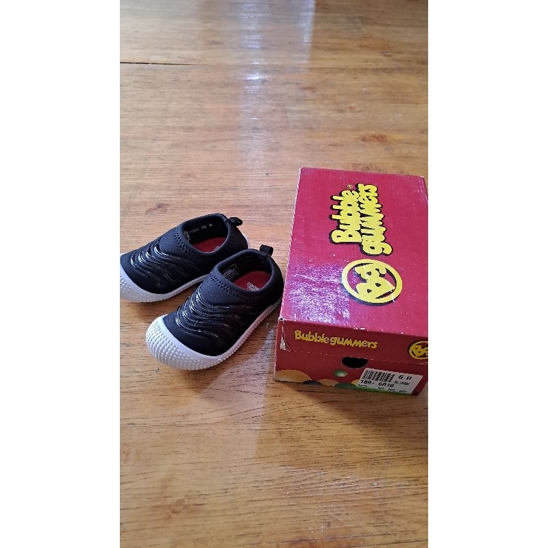 Preloved Sepatu Bubblegummer Bata, size 6