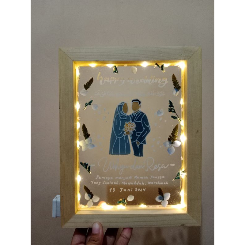 frame akrilik Led hadiah wisuda, wedding, ultah