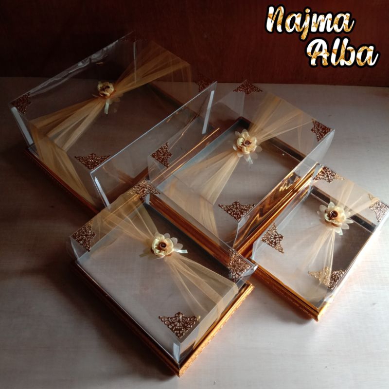 

KOTAK HANTARAN NIKAH FIBER FRAME ISI 4