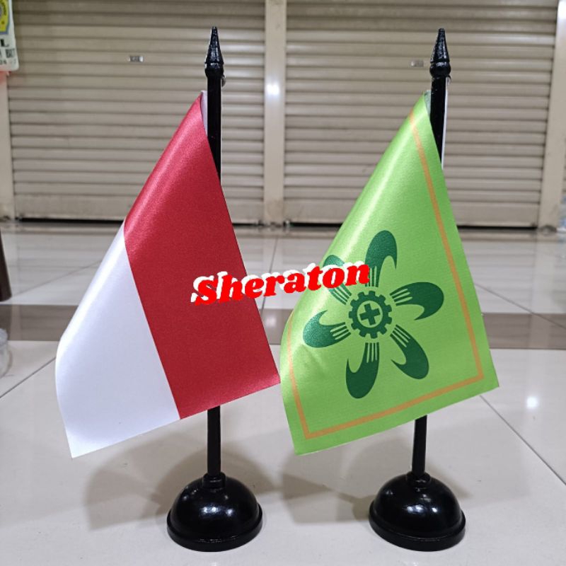 

tiang kayu meja+bendera K3 terbaru dasar hijau+Indonesia