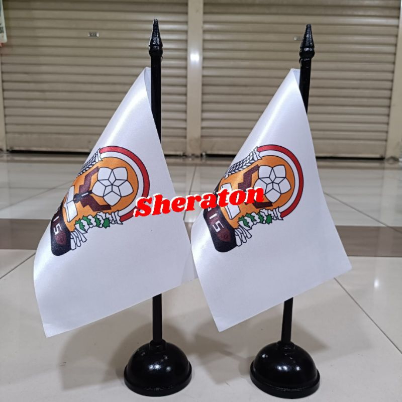

tiang kayu meja+bendera sekolah OSIS SMA dasar putih