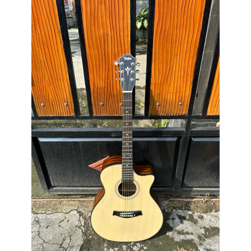 Gitar taylor custom premium