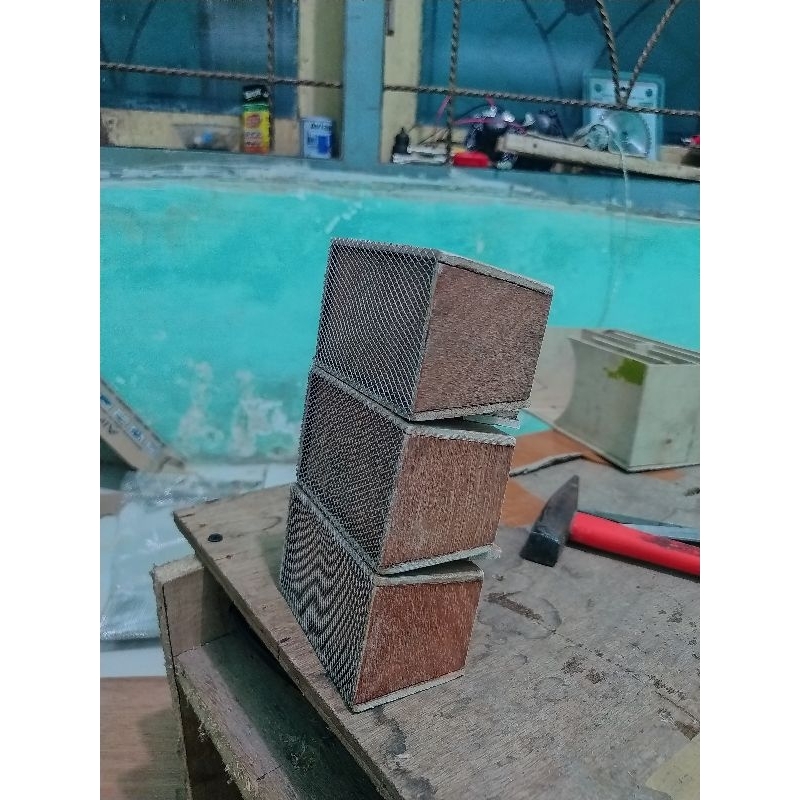 box line array variasi miniatur buntu
