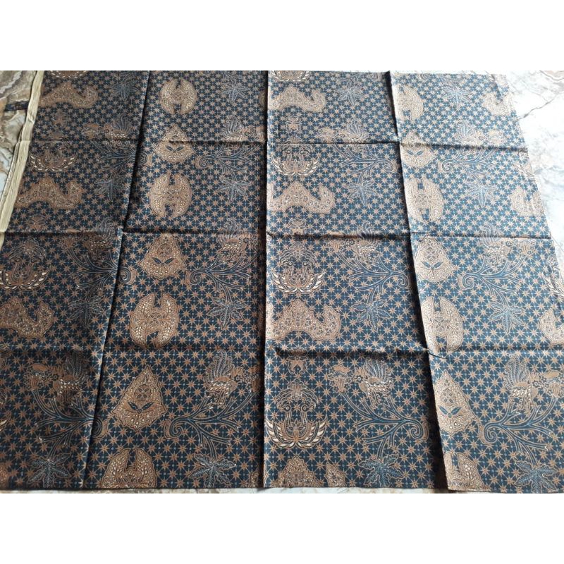 Jarik Klasik Semi Tulis dan Rok Wiru Bawahan Kebaya Sogan Solo