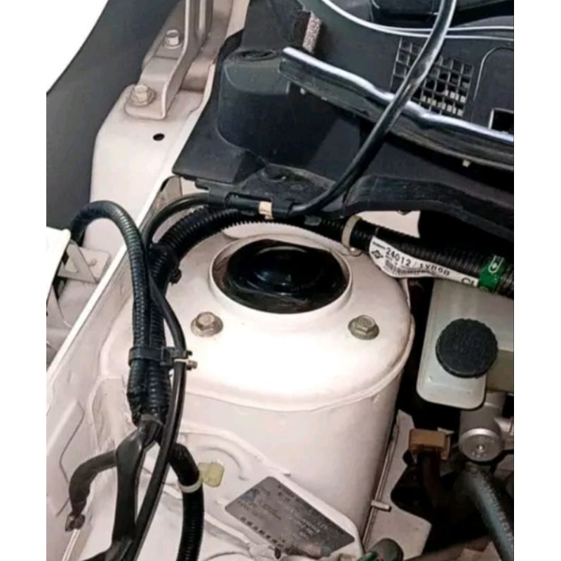 Tutup baut suportshock tutup baut shockbeker depan livina evalia latio xtrail T31