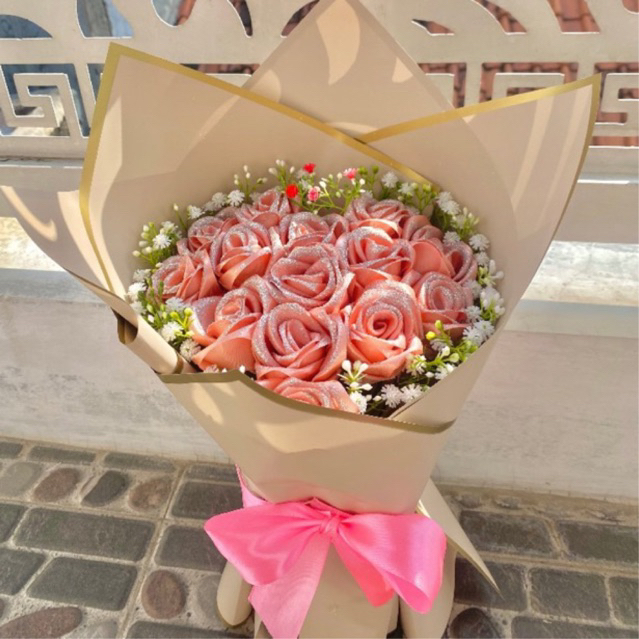 BUKET BOUQUET BUNGA MAWAR SATIN BUCKET BUNGA MAWAR SATIN BUKET BUNGA MAWAR BUKET BUNGA WISUDA BUKET 