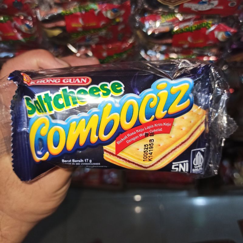 

Biskuit SALTCHEESE COMBOCIZ Rasa KEJU Dengan Wafer Cokelat