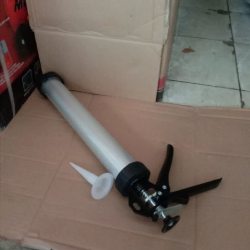 Tembakan Silicone Sealant Silent Sosis  Gun Silicone Sealant Sosis