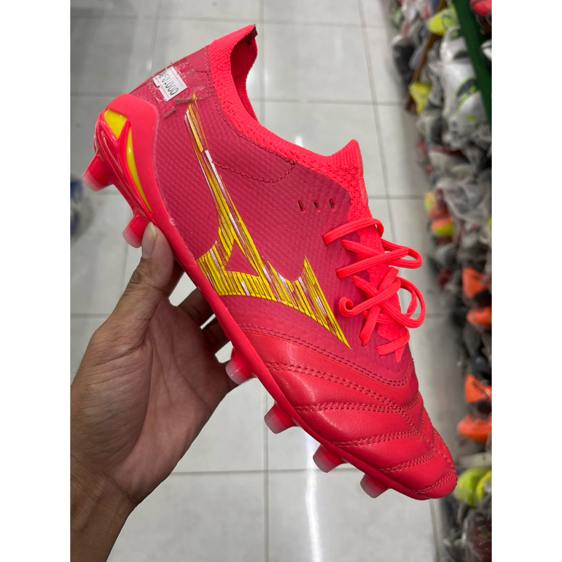 Sepatu Bola Mizuno Beta 3 Red Gold