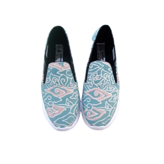 Sepatu Wanita Motif Batik Mega Mendung