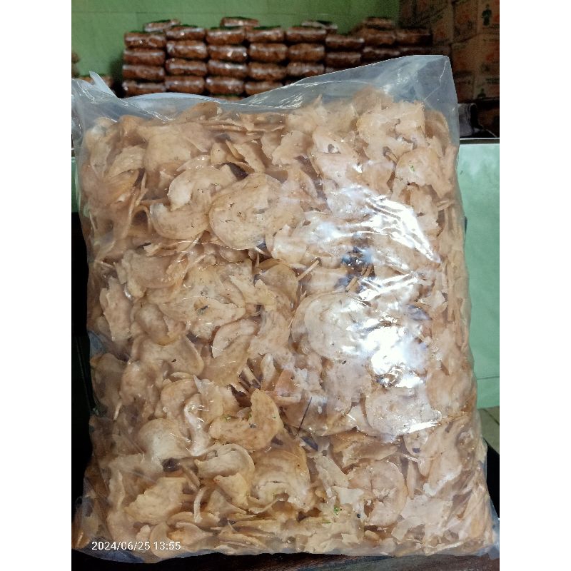 

Kerupuk Udang Super 250 gram khas Karawang, mentah,gurih, renyah.