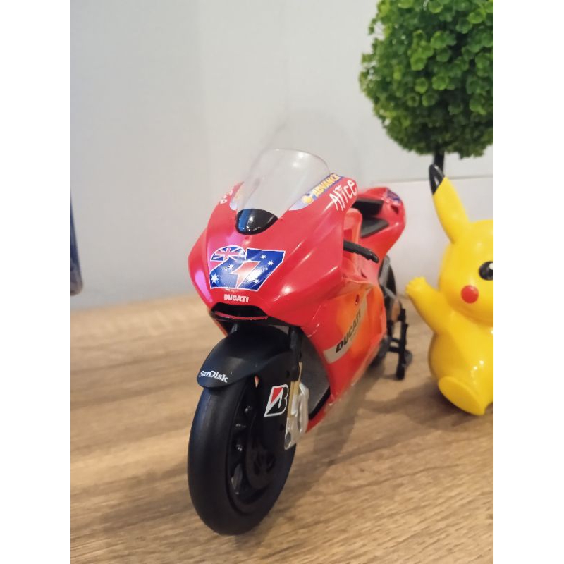 Diecast Ducati Casey Stoner GP7/8 1:12