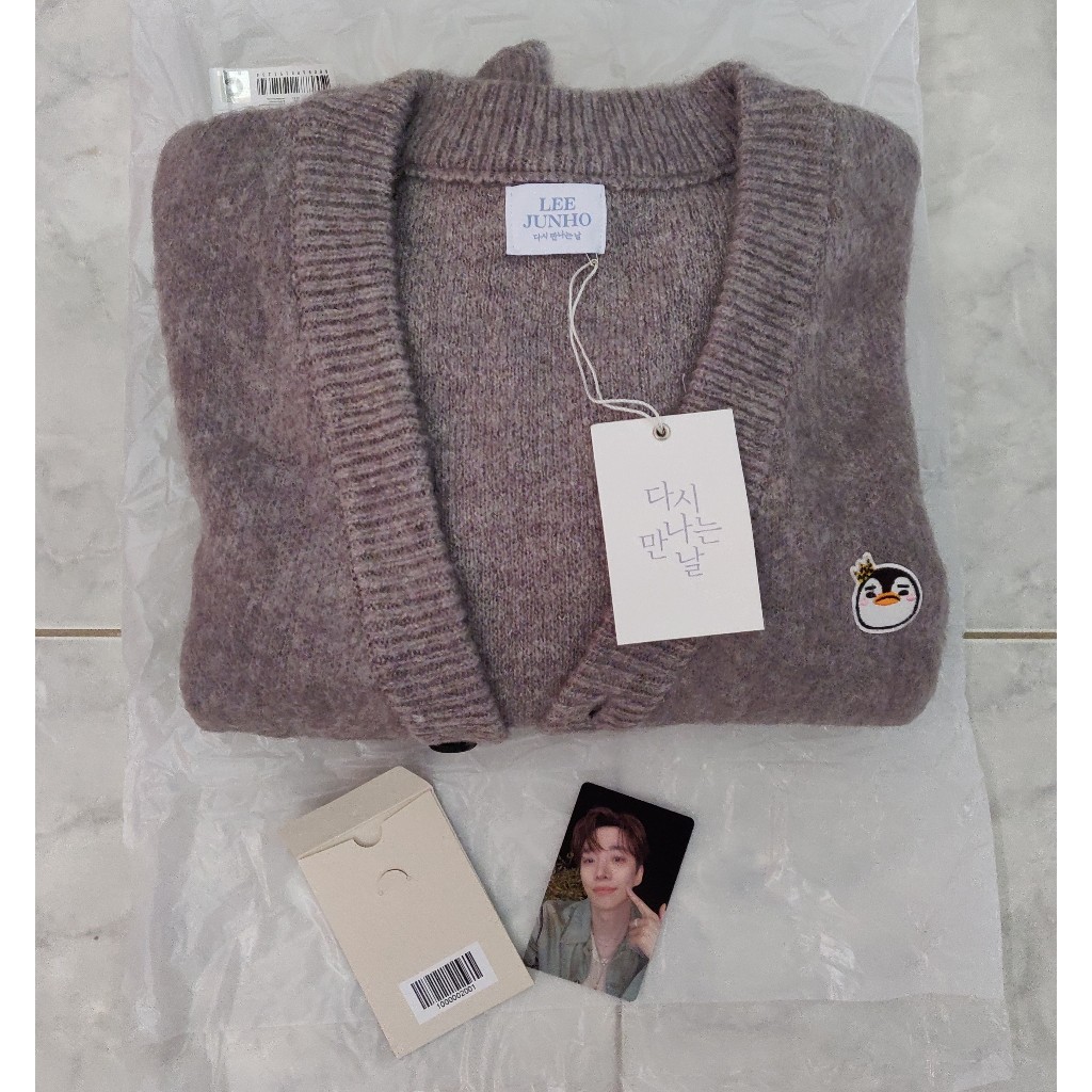 [READY STOCK] LEE JUNHO CONCERT 2024 OFFICIAL MERCH PENPEN WOOL CARDIGAN ONE SIZE