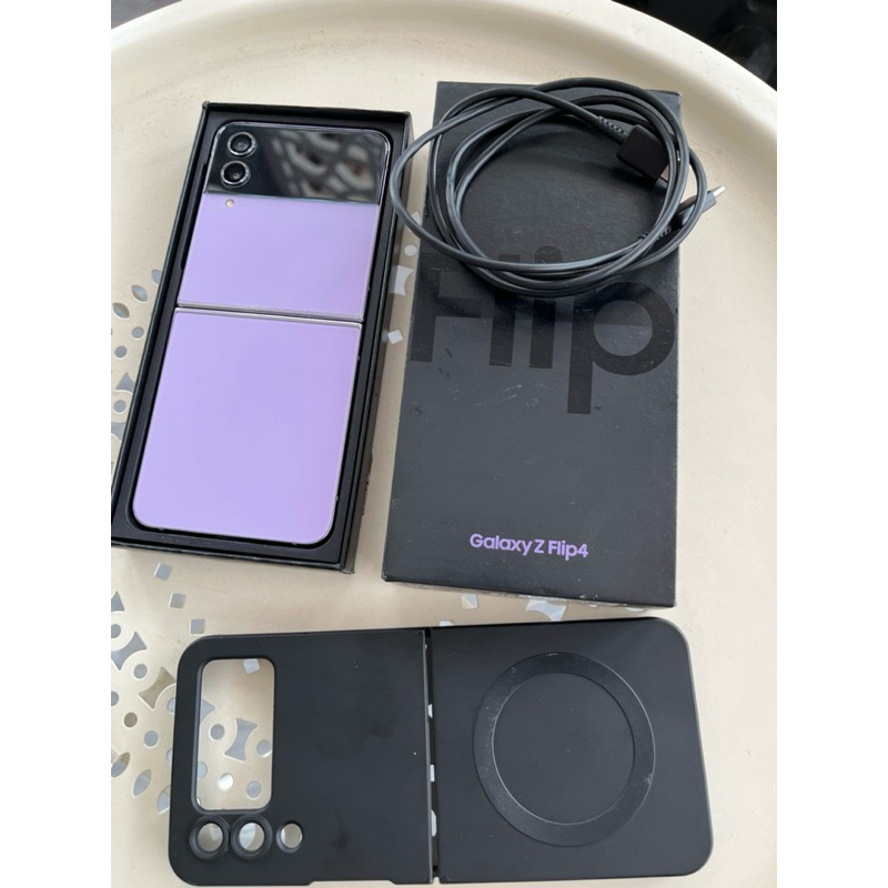 Samsung Galaxy Z Flip 4 8/128 Ada Minus