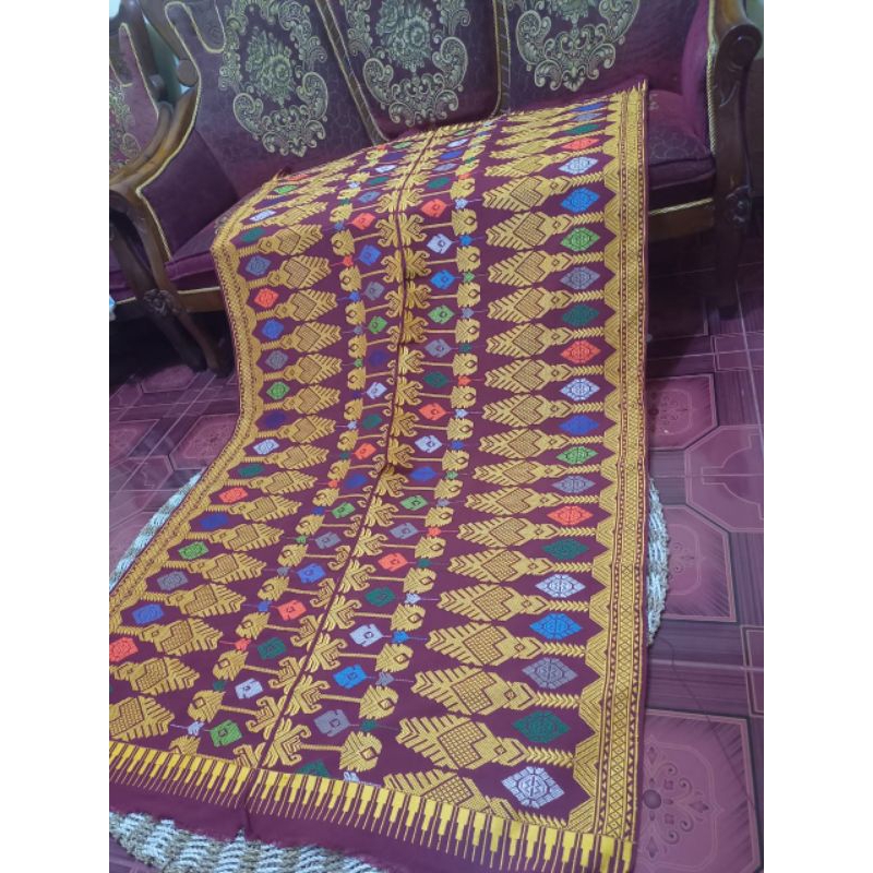 Kain songket asli tenunan